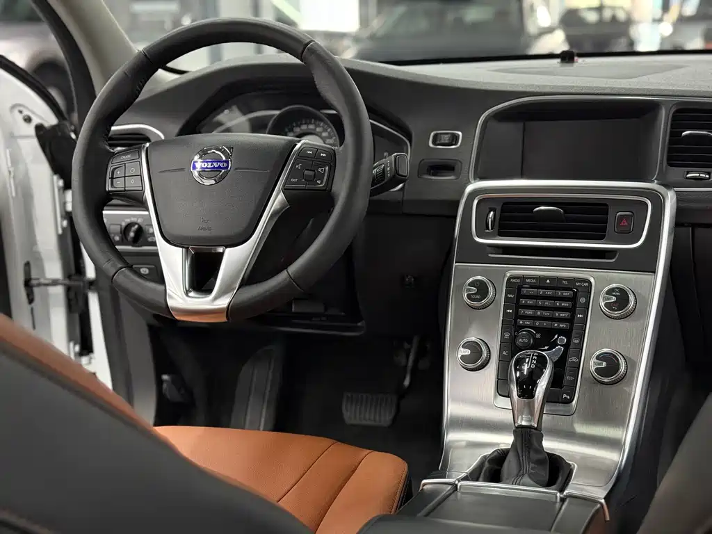 Volvo S60 2017 S60L T3 Smart Edition купить на сайте DeffCars