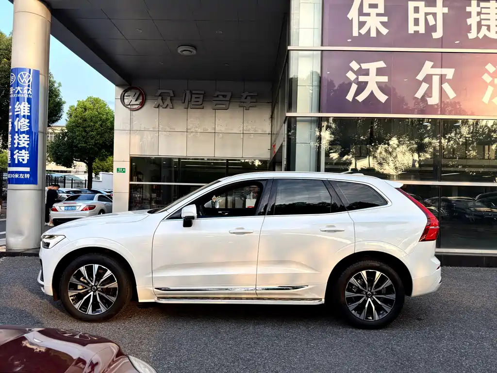 Volvo XC60 2023 B5 four-wheel drive Zhiyuan Deluxe Edition купить на сайте DeffCars