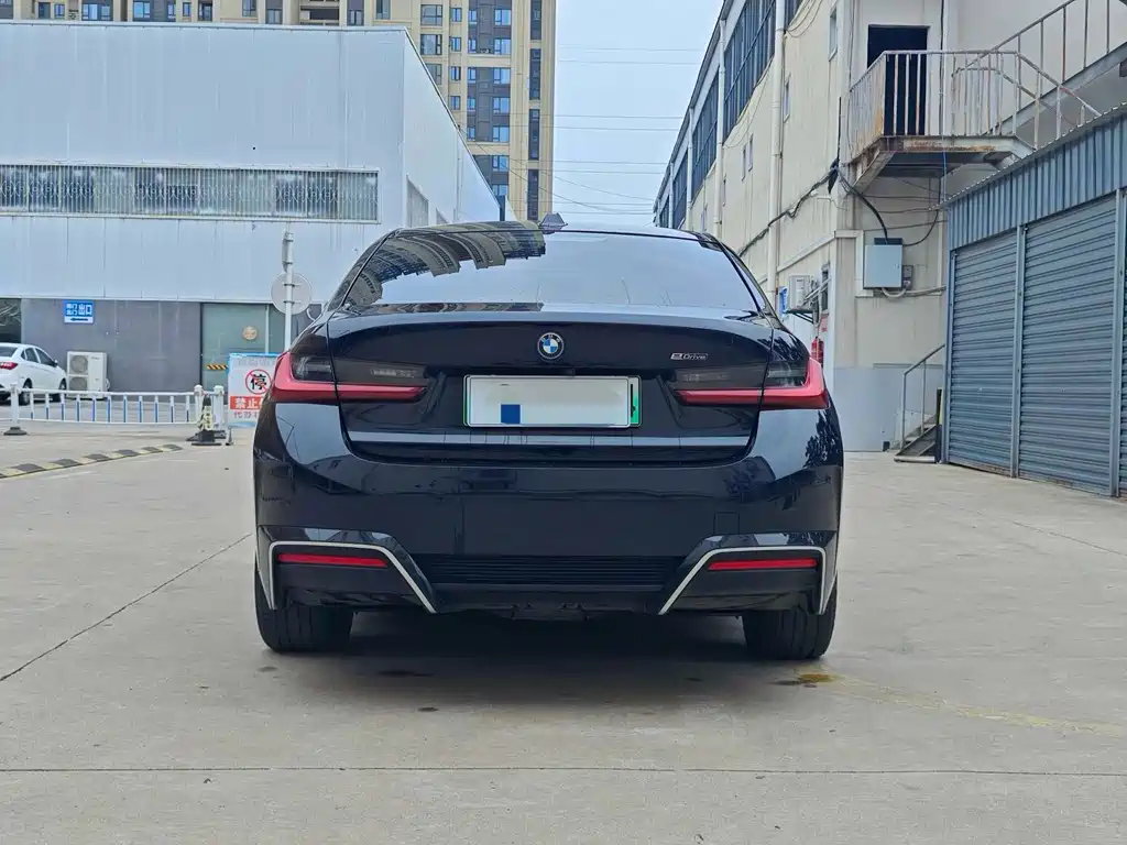 BMW i3 2022 eDrive 35 L купить на сайте DeffCars