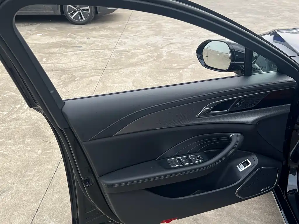 Hongqi H5 2023 2.0T Automatic Zhilianqichang Edition купить на сайте DeffCars