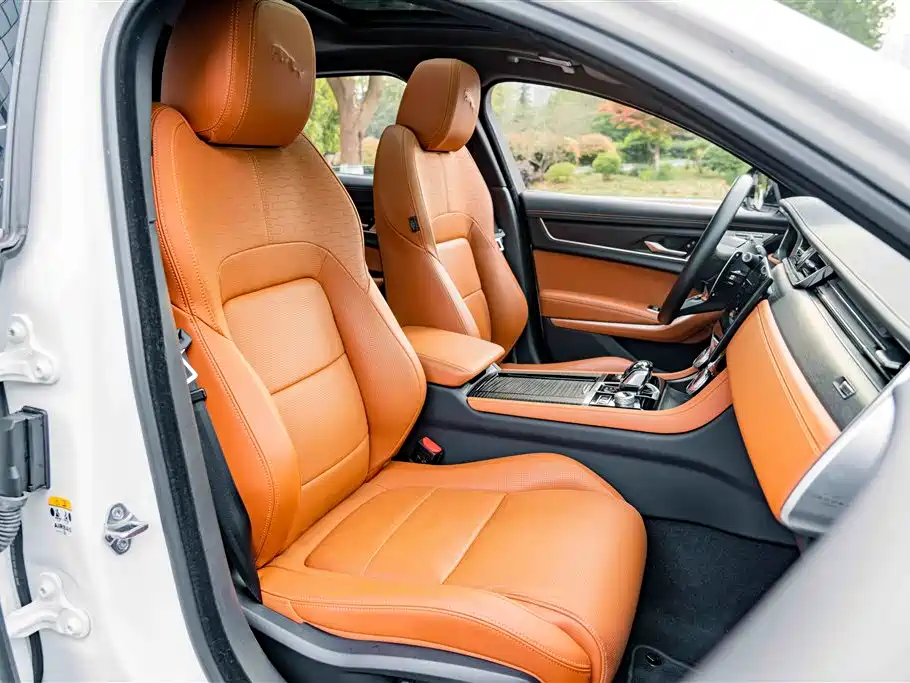 Jaguar XFL 2024 2.0T P300 four-wheel drive flagship sports gold version купить на сайте DeffCars