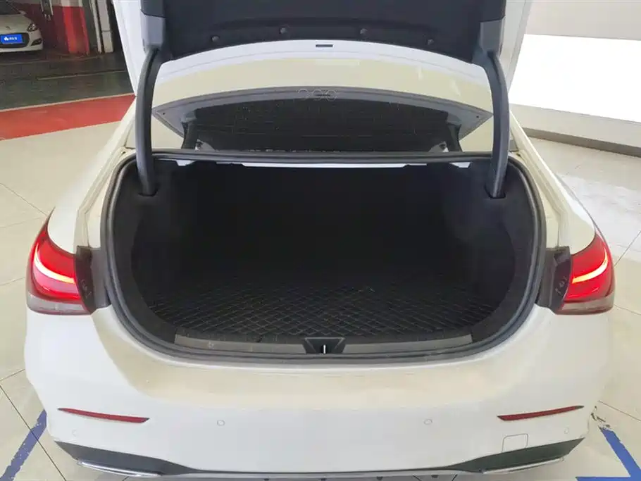 Mercedes-Benz A-Class 2019 A 180 L Sports Sedan купить на сайте DeffCars