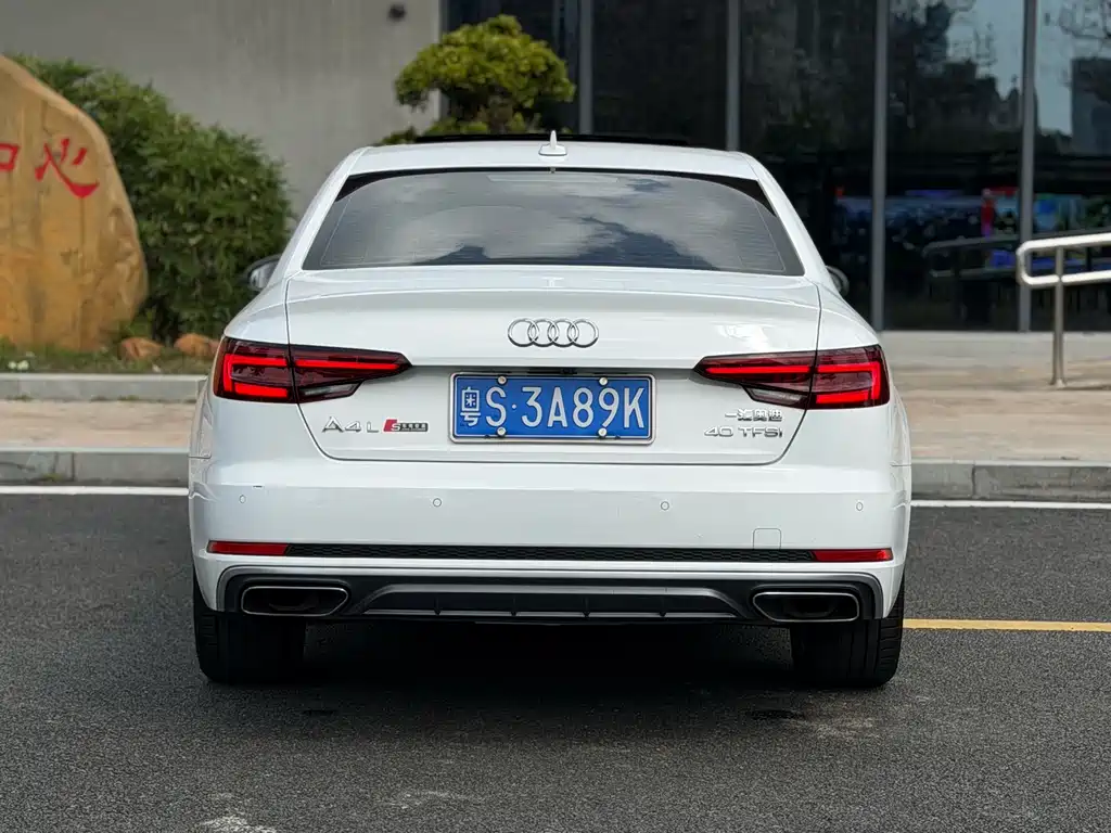 Audi A4L 2019 40 TFSI Fashion Type National V купить на сайте DeffCars