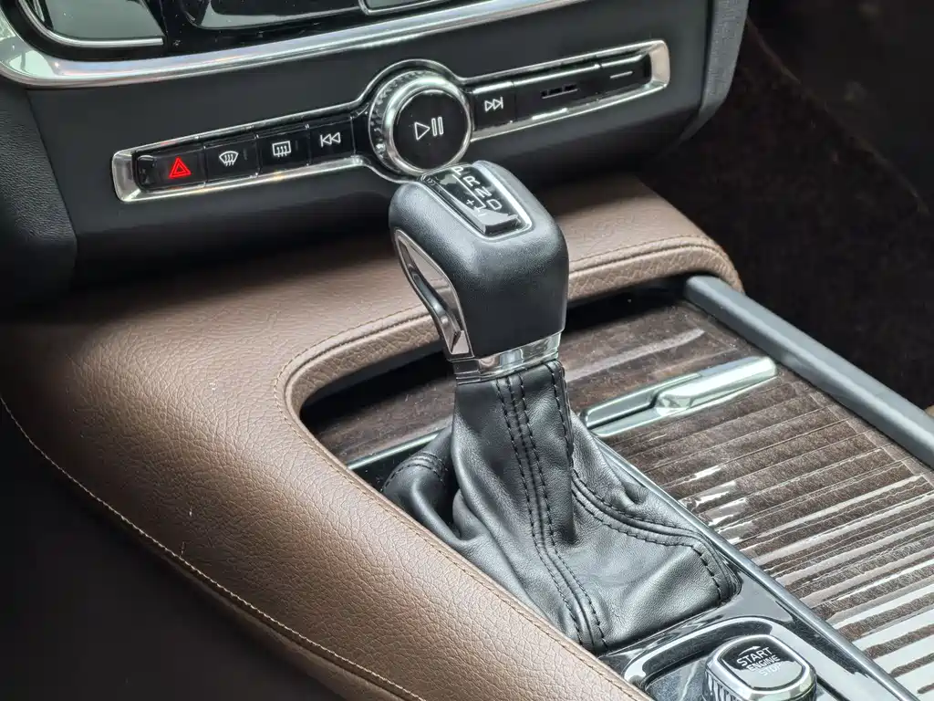 Volvo S90 2017 T4 Smart Edition купить на сайте DeffCars
