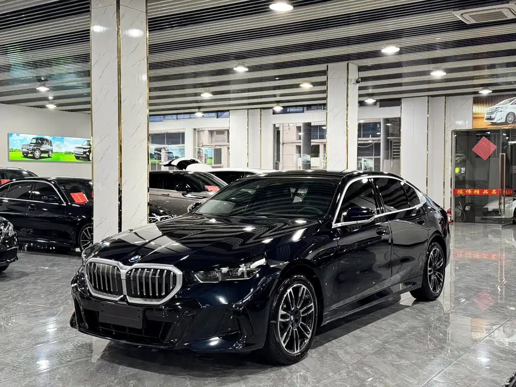BMW 5 Series 2026 530Li Leading M Sports Package купить на сайте DeffCars