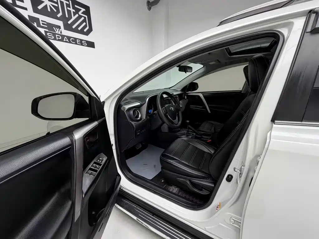 RAV4 Rongfang 2016 2.0L CVT two-wheel drive fashion version National V купить на сайте DeffCars