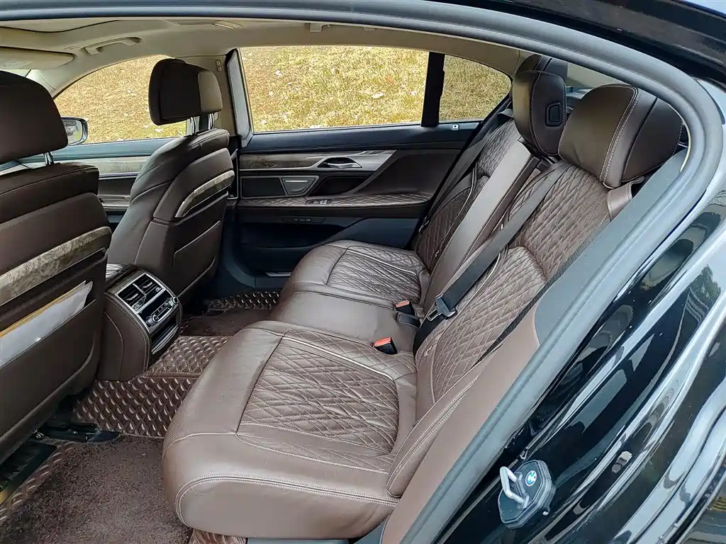BMW 7 Series 2019 740Li Leading Luxury Package купить на сайте DeffCars