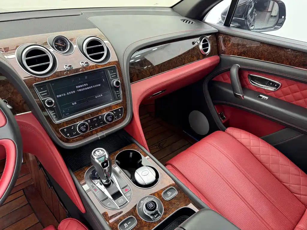 Bentayga 2016 6.0T Standard Edition купить на сайте DeffCars