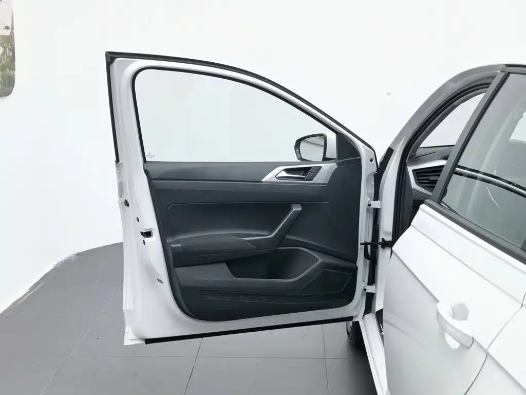 Polo 2023 facelift Plus 1.5L automatic indulgence version купить на сайте DeffCars