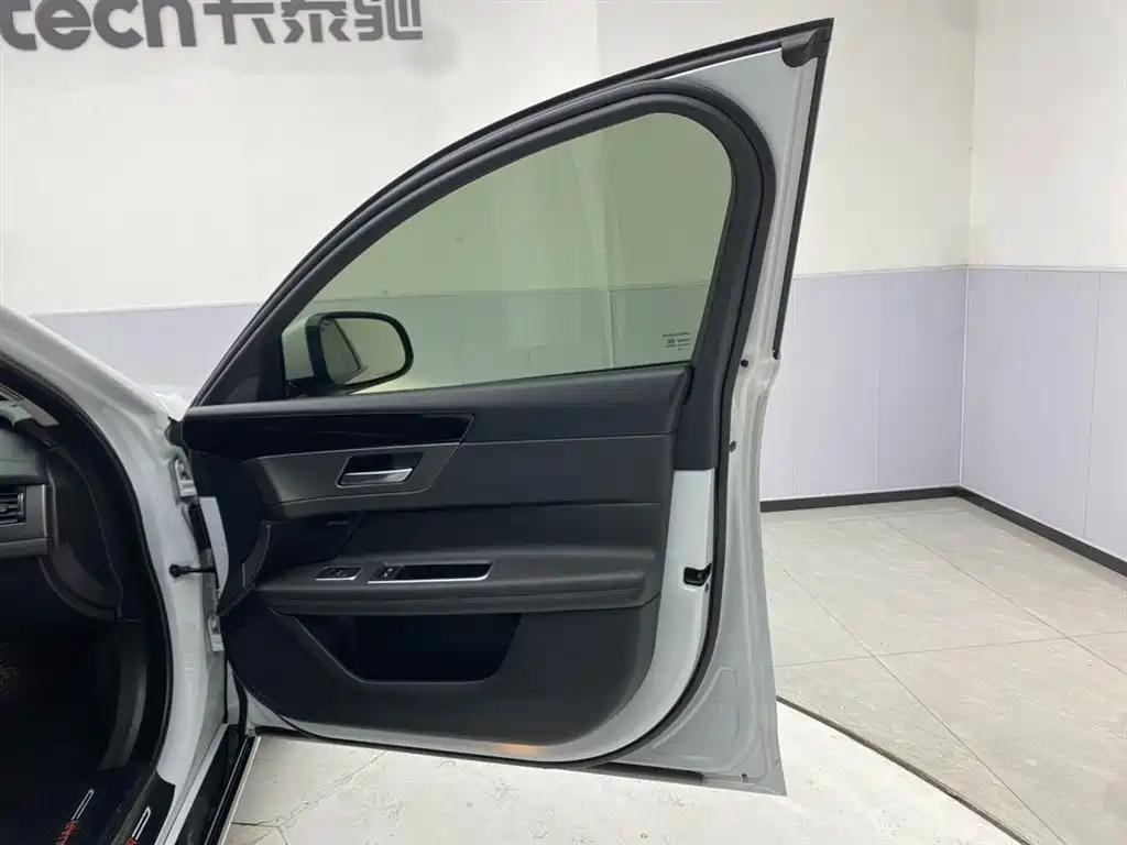 Jaguar XFL 2020 XFL 2.0T P200 two-wheel drive flagship version купить на сайте DeffCars