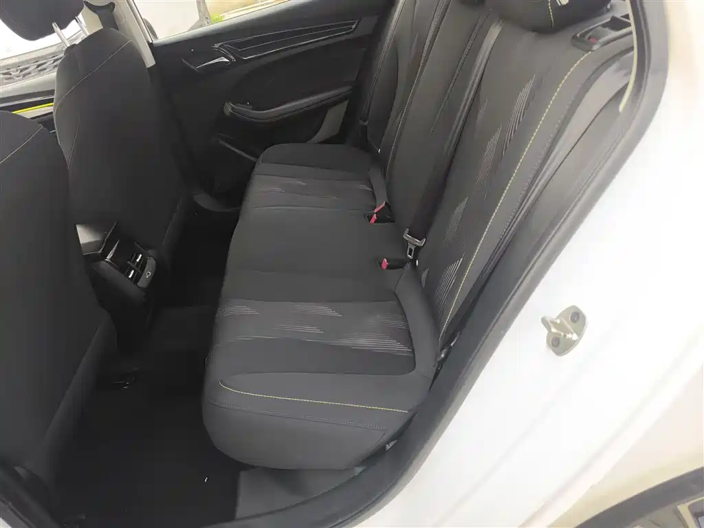 Roewe i5 2021 1.5L CVT Platinum Edition купить на сайте DeffCars