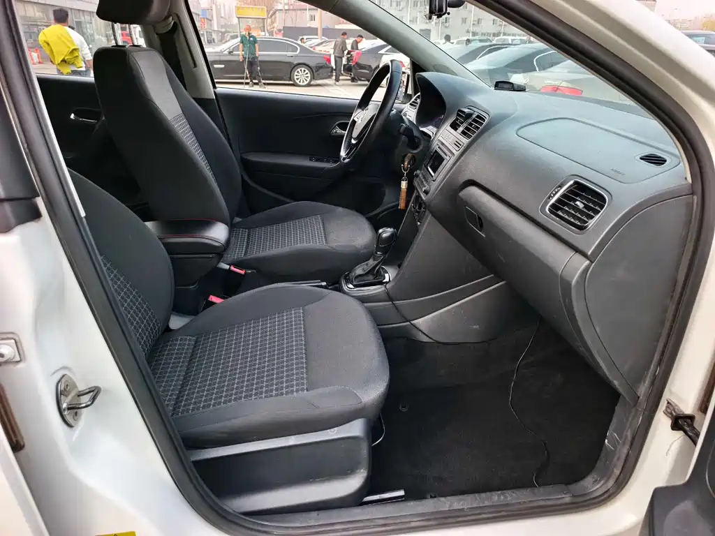Polo 2016 1.6L automatic comfort model купить на сайте DeffCars