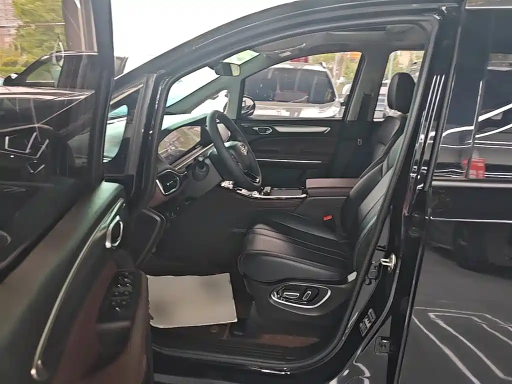 Trumpchi M6 2023 PRO 270T DCT Deluxe Edition купить на сайте DeffCars