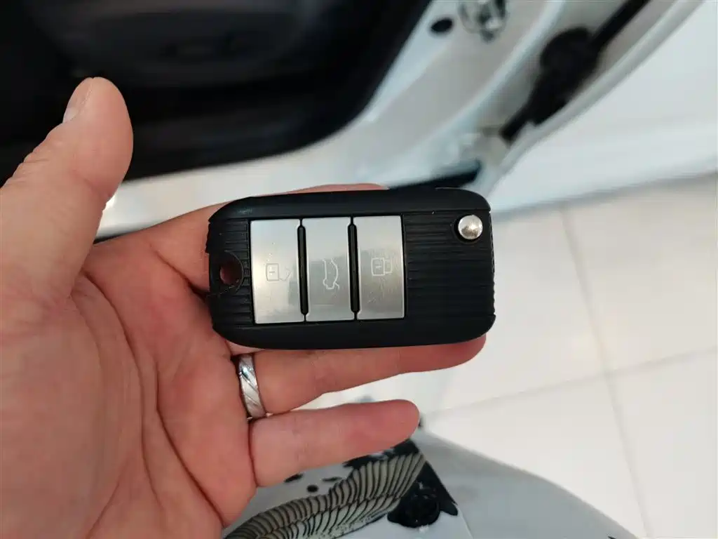 Roewe RX3 2018 1.6L Manual Internet Smart Edition купить на сайте DeffCars