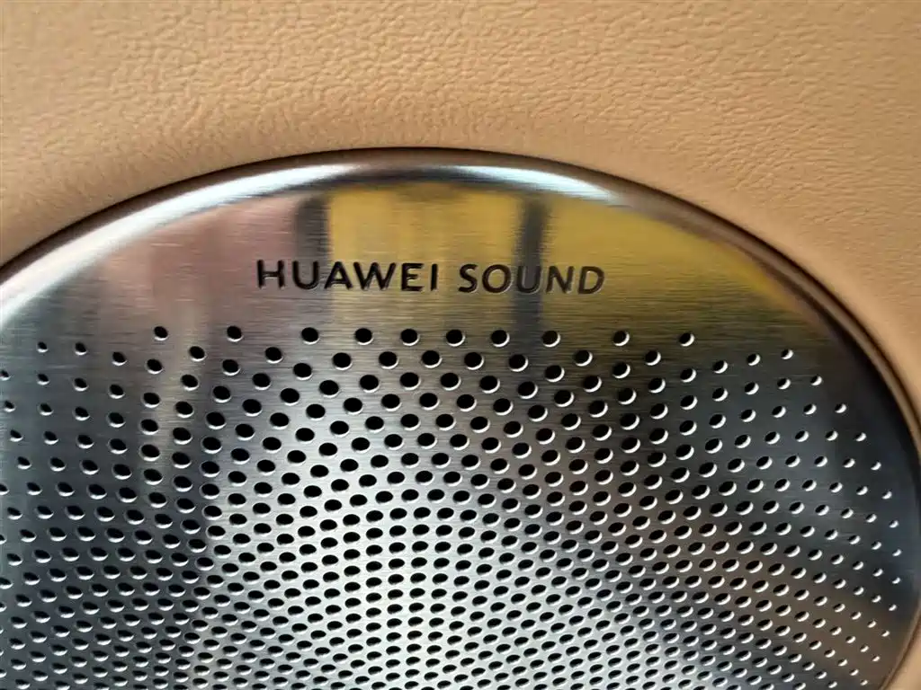 Zhijie R7 2025 extended range 251km Max купить на сайте DeffCars