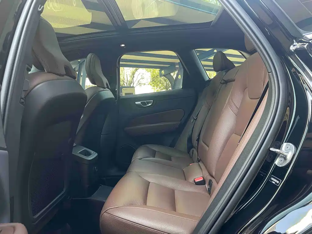 Volvo XC60 plug-in hybrid 2023 T8 plug-in hybrid long-range four-wheel drive Zhiyuan luxury version купить на сайте DeffCars