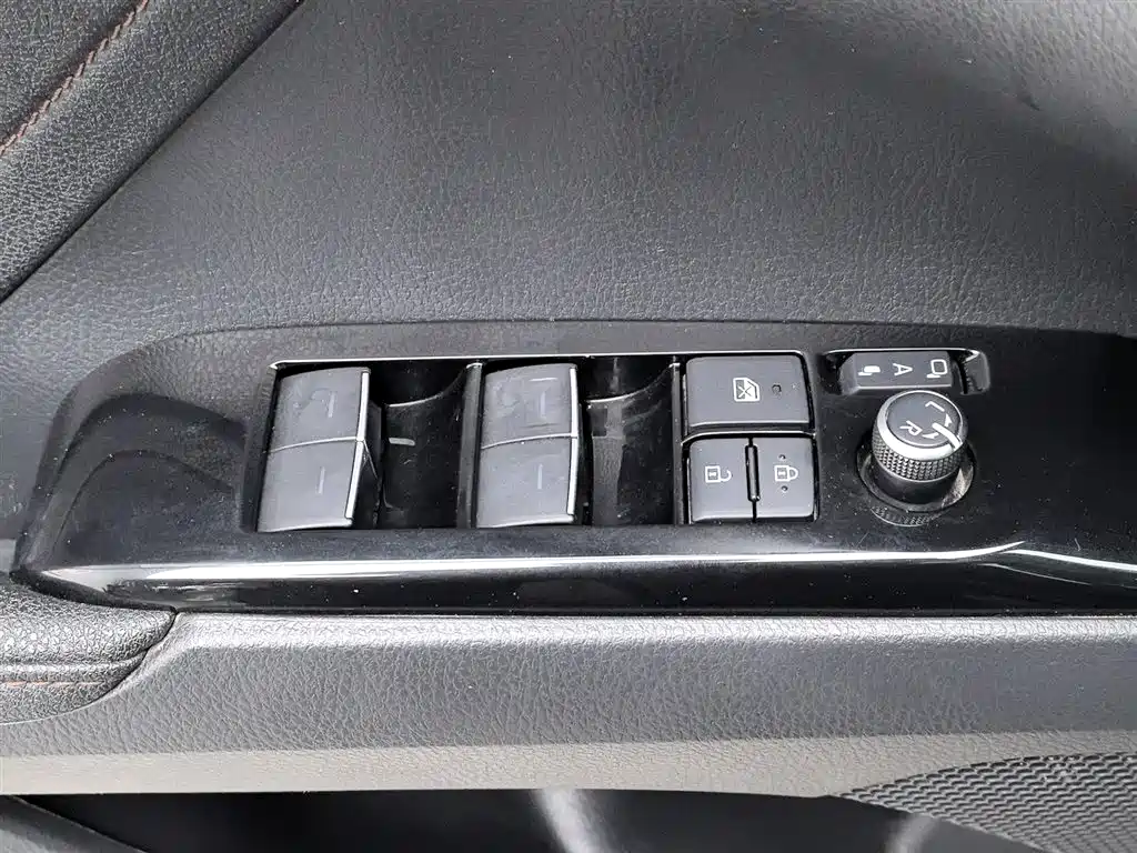 Camry 2021 2.0G Deluxe Edition купить на сайте DeffCars