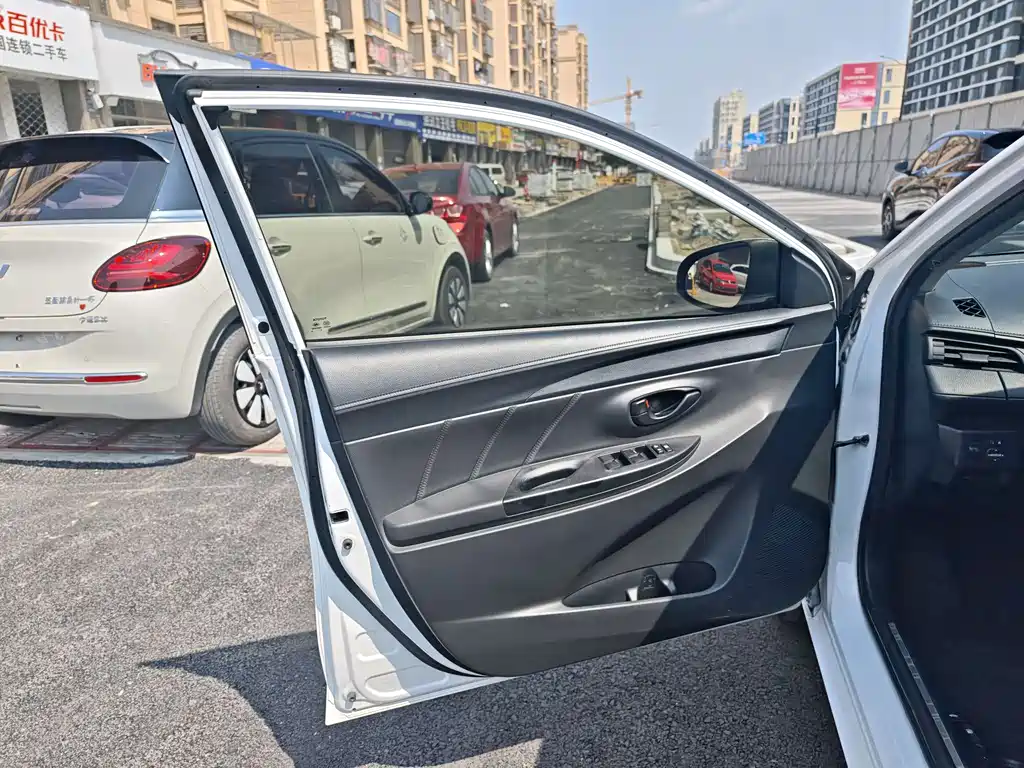 YARiS L 2017 1.5E CVT Charming Edition купить на сайте DeffCars