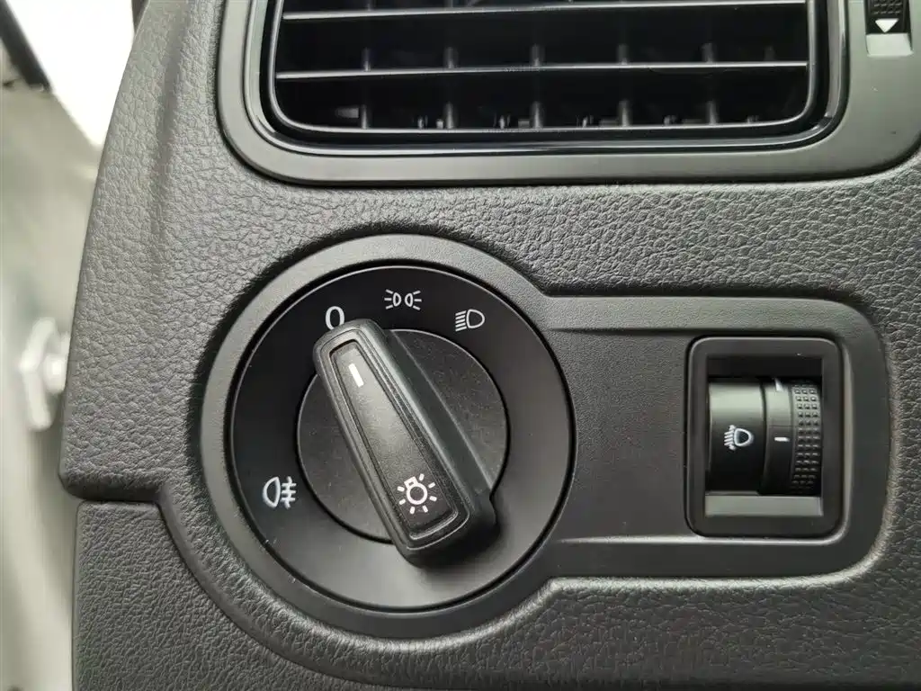 Polo 2018 1.5L manual safe driving model купить на сайте DeffCars