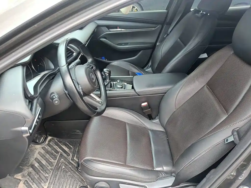 Mazda3 Angkesela 2022 2.0L Automatic Premium Edition купить на сайте DeffCars
