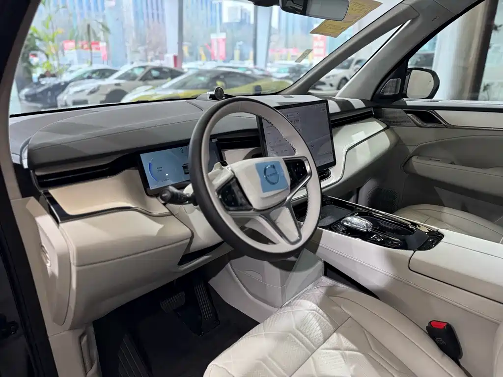 Volvo EM90 2025 Ultra six-seater купить на сайте DeffCars