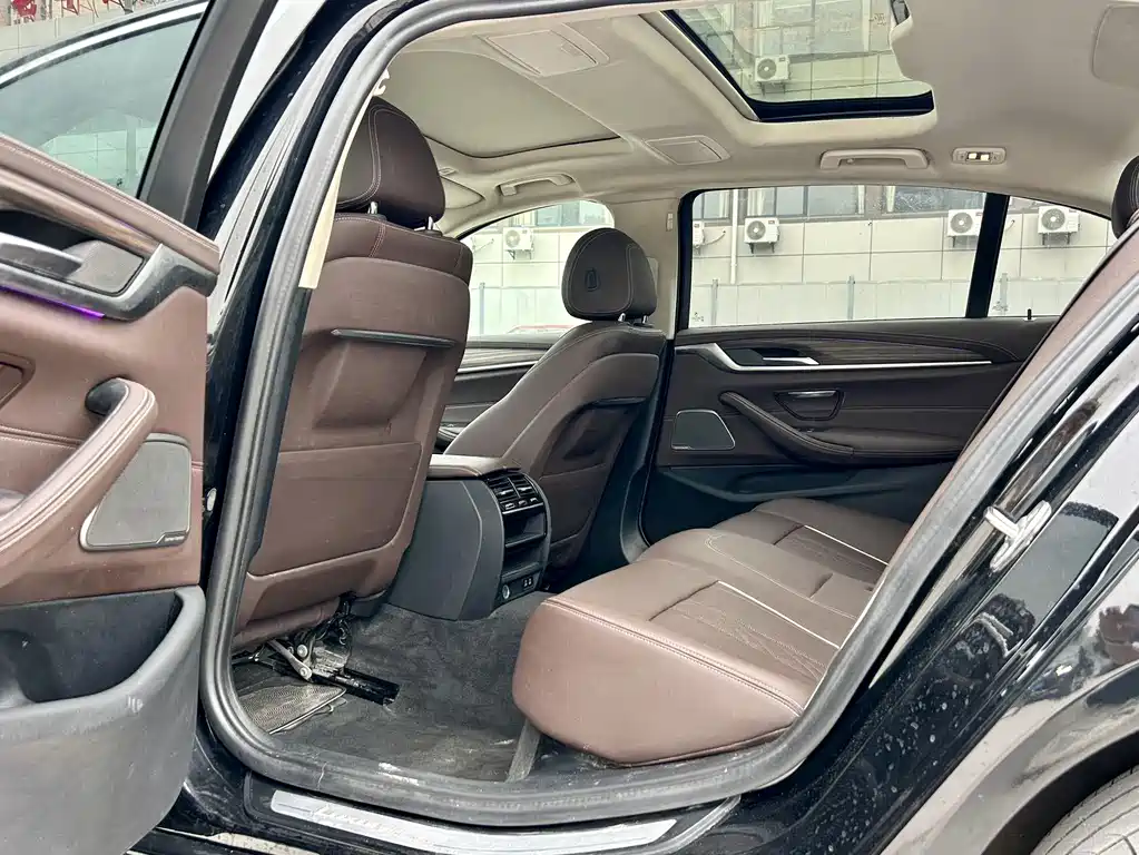 BMW 5 Series 2023 530Li Leading Luxury Package купить на сайте DeffCars