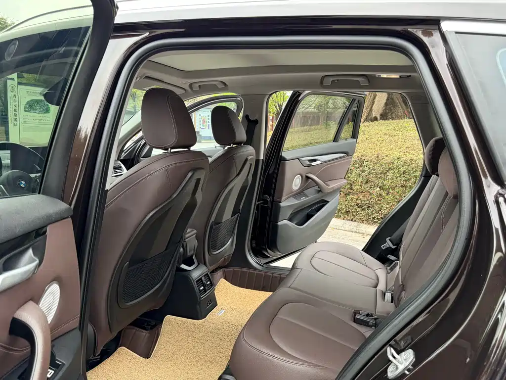 BMW X1 2022 sDrive25Li Leading Model купить на сайте DeffCars
