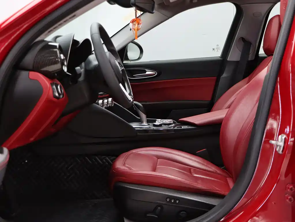 Giulia Juliet 2018 2.0T 200HP Luxury Edition Carbon Fiber Limited Edition купить на сайте DeffCars