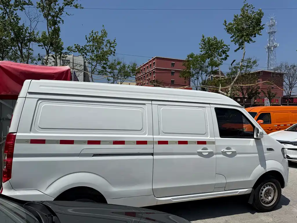 Long-range E5 2022 E5L pure electric van transporter Guoxuan 39.9kWh купить на сайте DeffCars