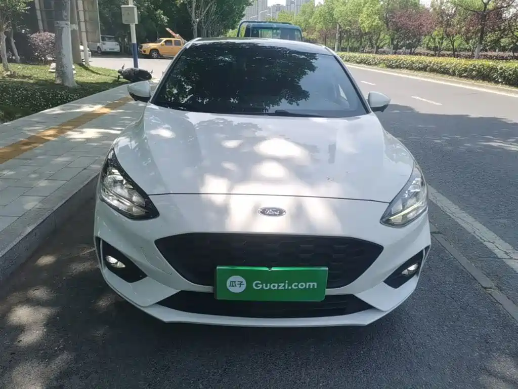 Focus 2021 Hatchback EcoBoost 180 Automatic ST Line купить на сайте DeffCars