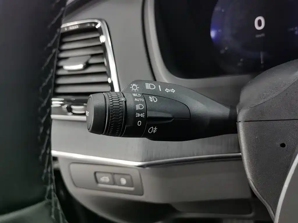 Volvo XC90 plug-in hybrid 2024 T8 Zhizun Deluxe Edition 7 seats купить на сайте DeffCars