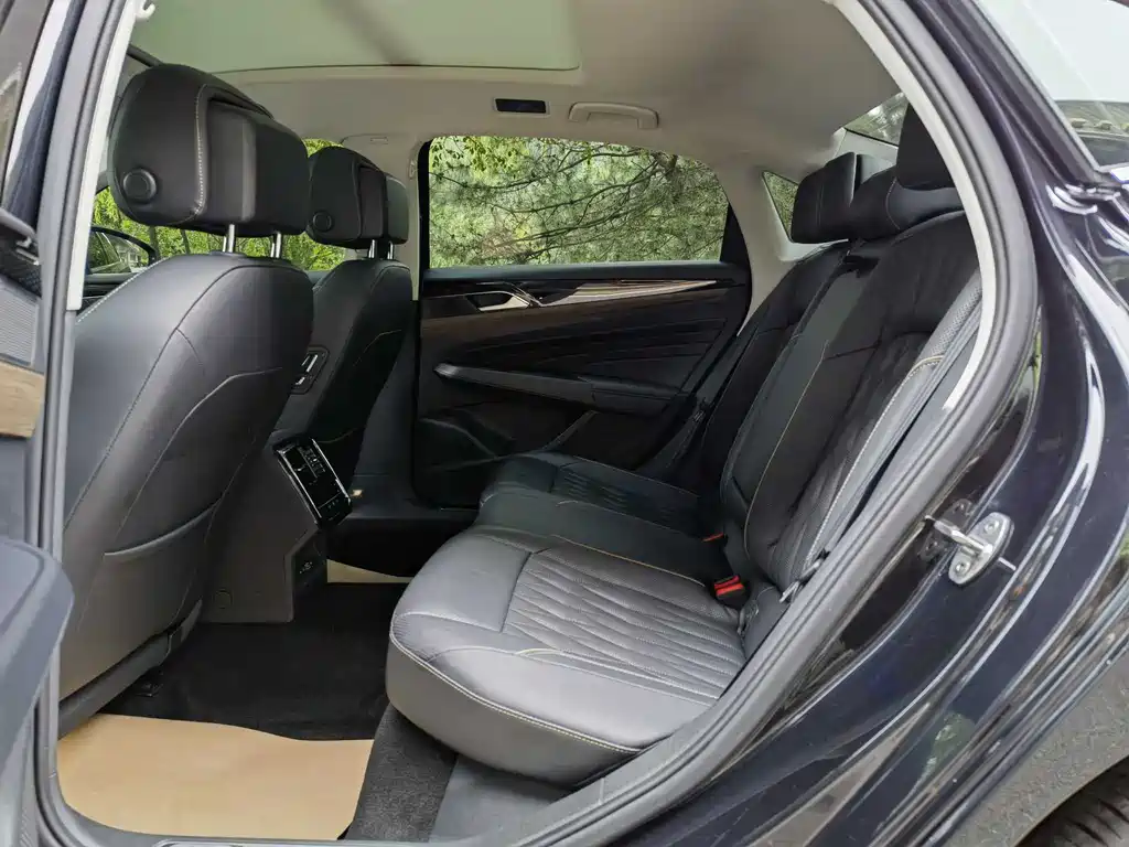Passat 2022 330TSI Deluxe Edition купить на сайте DeffCars