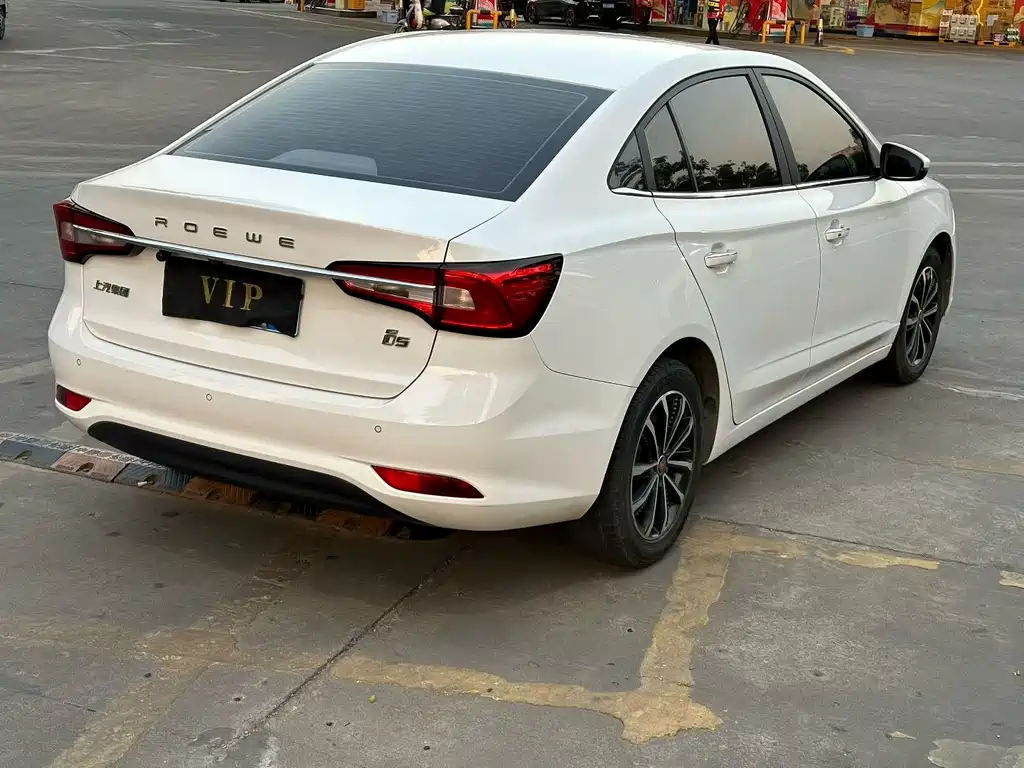 Roewe i5 2020 1.5L Manual 4G Internet Leader Flagship Edition купить на сайте DeffCars