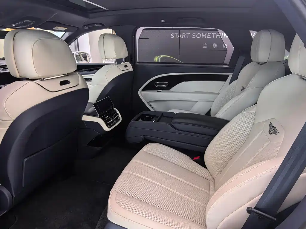 Bentayga 2024 4.0T V8 long wheelbase version купить на сайте DeffCars