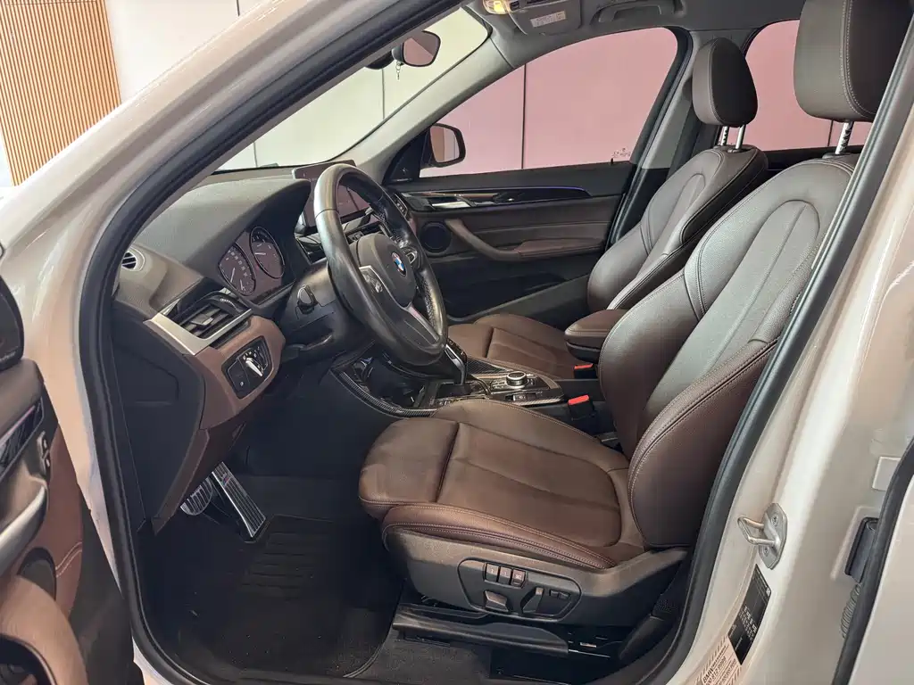BMW X1 2020 sDrive20Li Exclusive Model купить на сайте DeffCars
