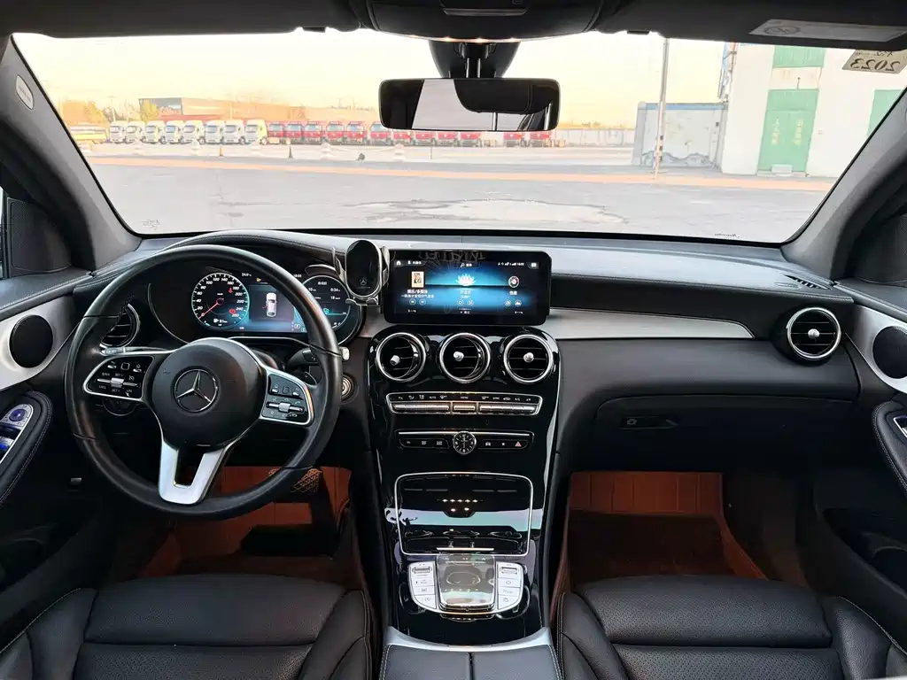 Mercedes-Benz GLC Coupe 2022 GLC 260 4MATIC Coupe SUV купить на сайте DeffCars