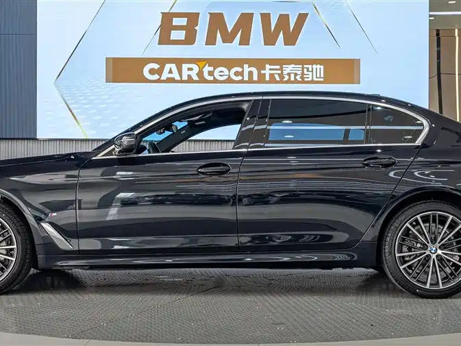 BMW 5 Series 2023 530Li Leading M Sports Package купить на сайте DeffCars