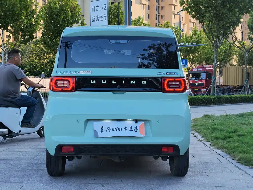 Hongguang MINIEV 2021 Macaron Sandwich Model 120km Lithium Iron Phosphate купить на сайте DeffCars