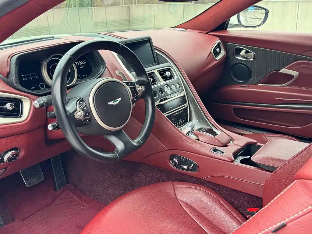 Aston Martin DB11 2016 5.2T First Edition купить на сайте DeffCars