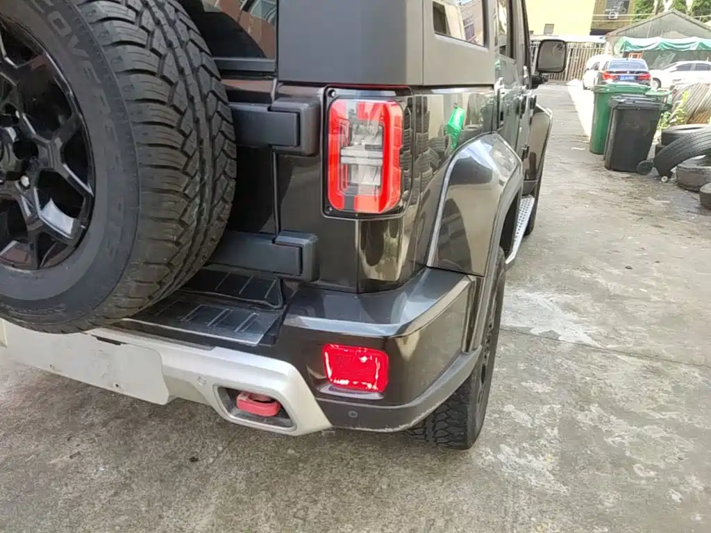 Beijing Off-Road BJ40 2019 PLUS 2.3T Automatic Four-wheel Drive Exclusive Edition National VI купить на сайте DeffCars