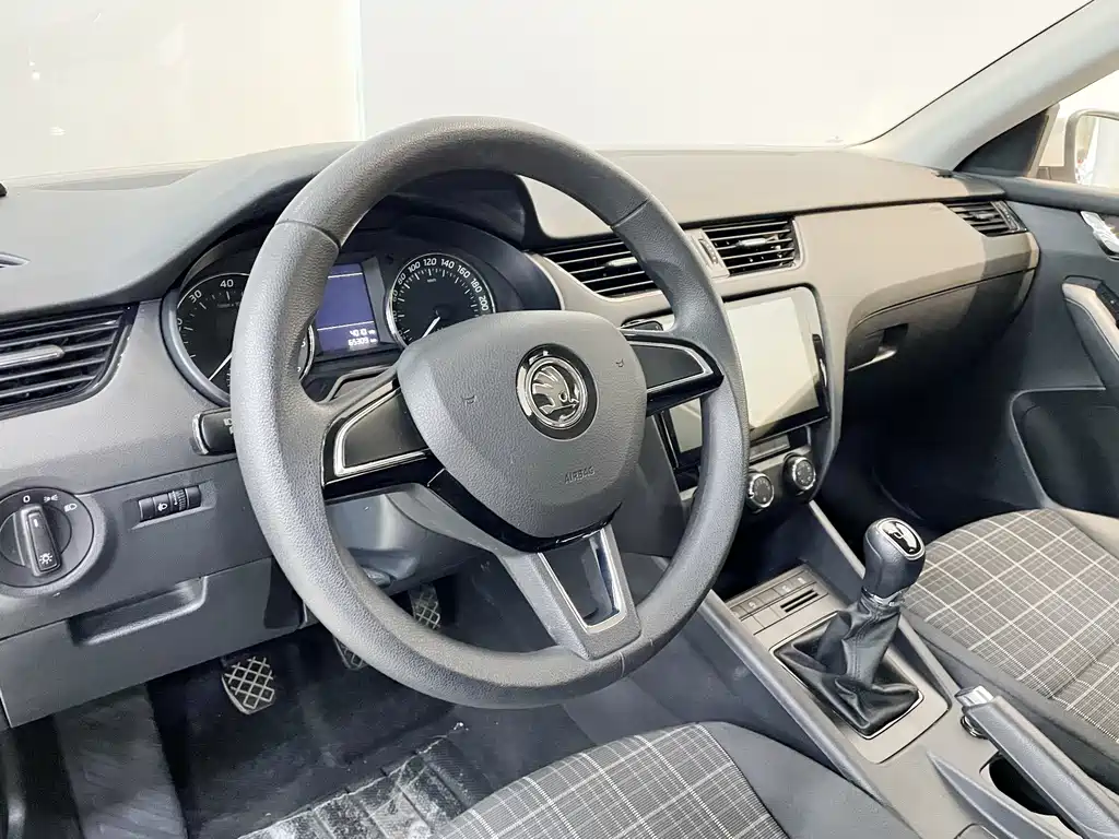 Octavia 2019 1.5L manual standard version National VI купить на сайте DeffCars