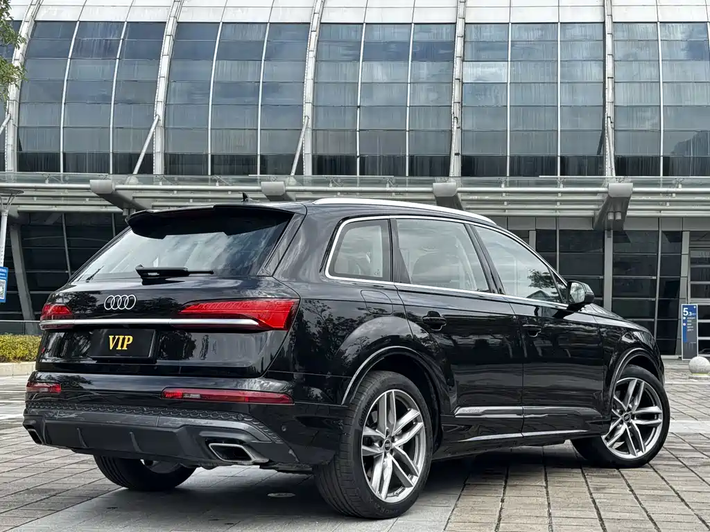 Audi Q7 2025 55 TFSI quattro S line sports купить на сайте DeffCars