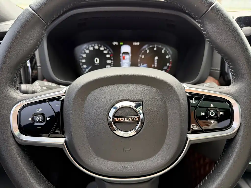 Volvo XC60 2021 T5 four-wheel drive Zhiyuan Deluxe Edition купить на сайте DeffCars