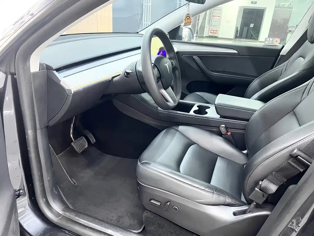 Model Y 2024 rear-wheel drive version купить на сайте DeffCars