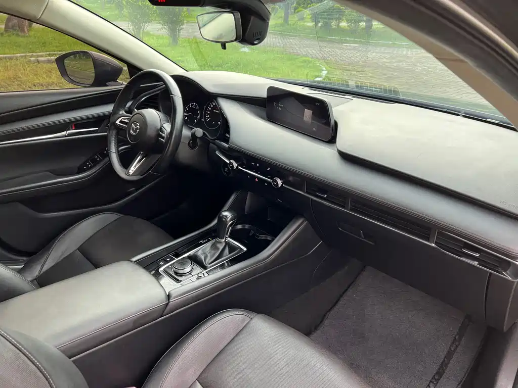 Mazda3 Angkesela 2021 2.0L Automatic Premium Edition купить на сайте DeffCars