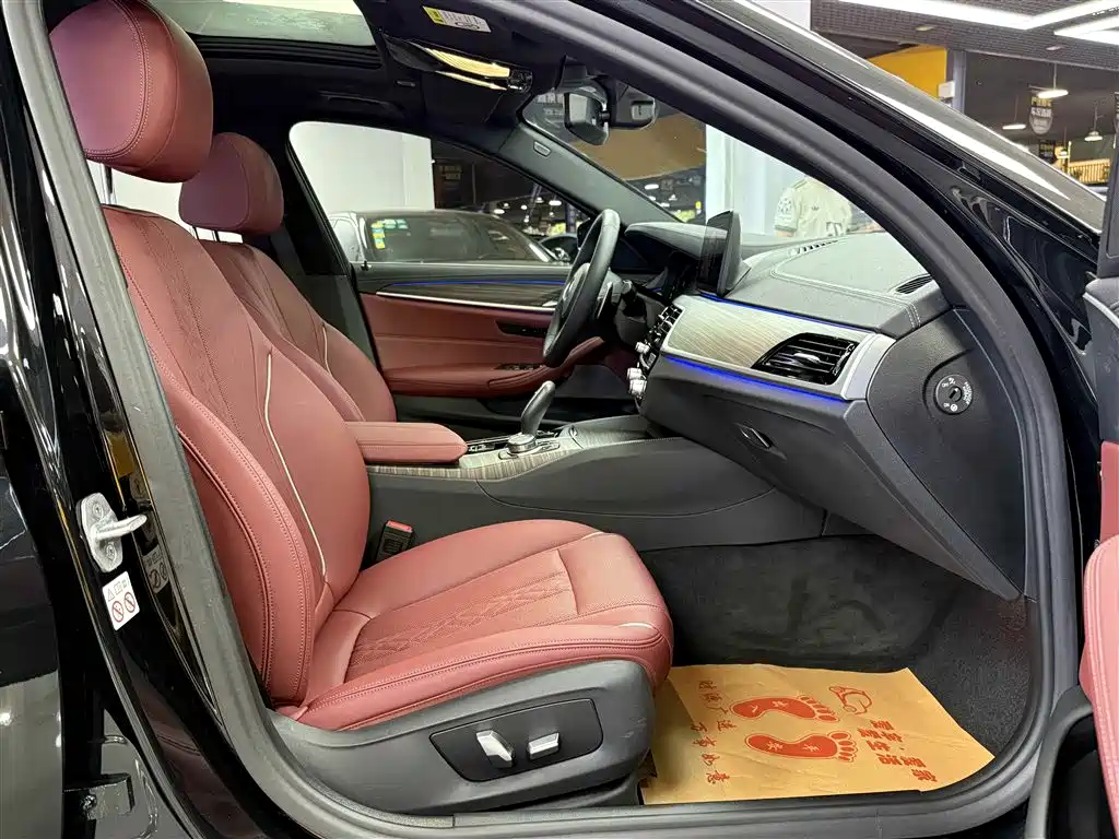 BMW 5 Series 2022 530Li Leading M Sports Package купить на сайте DeffCars
