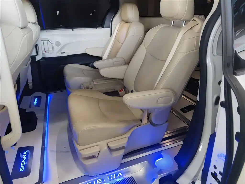 SIENNA 2023 2.5L Hybrid Deluxe Edition купить на сайте DeffCars