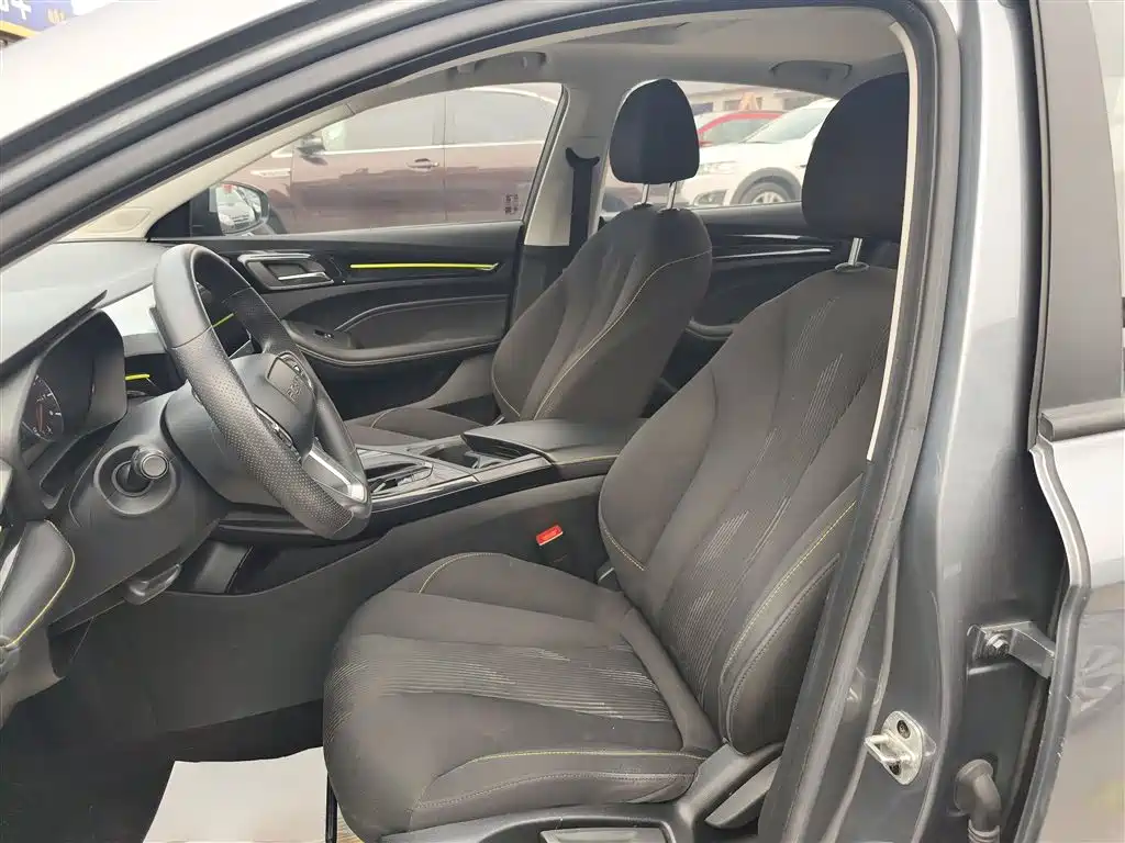Roewe i5 2021 1.5L CVT Platinum Edition купить на сайте DeffCars