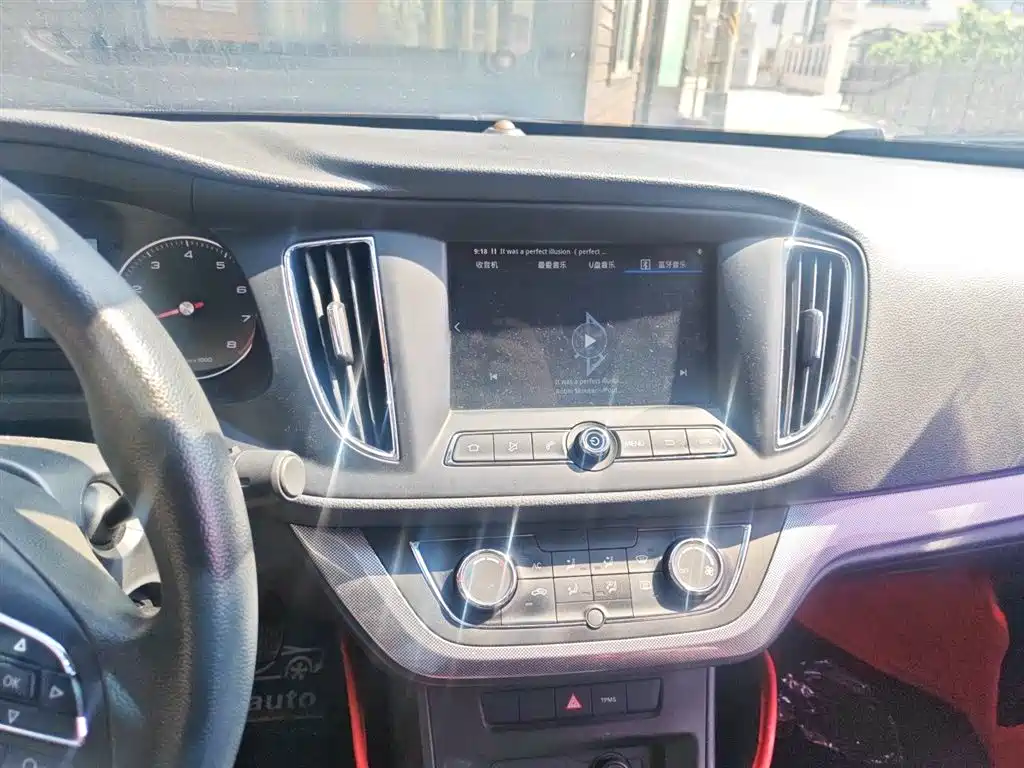 Roewe 360 ​​2018 PLUS 1.5L Manual Exclusive Edition купить на сайте DeffCars