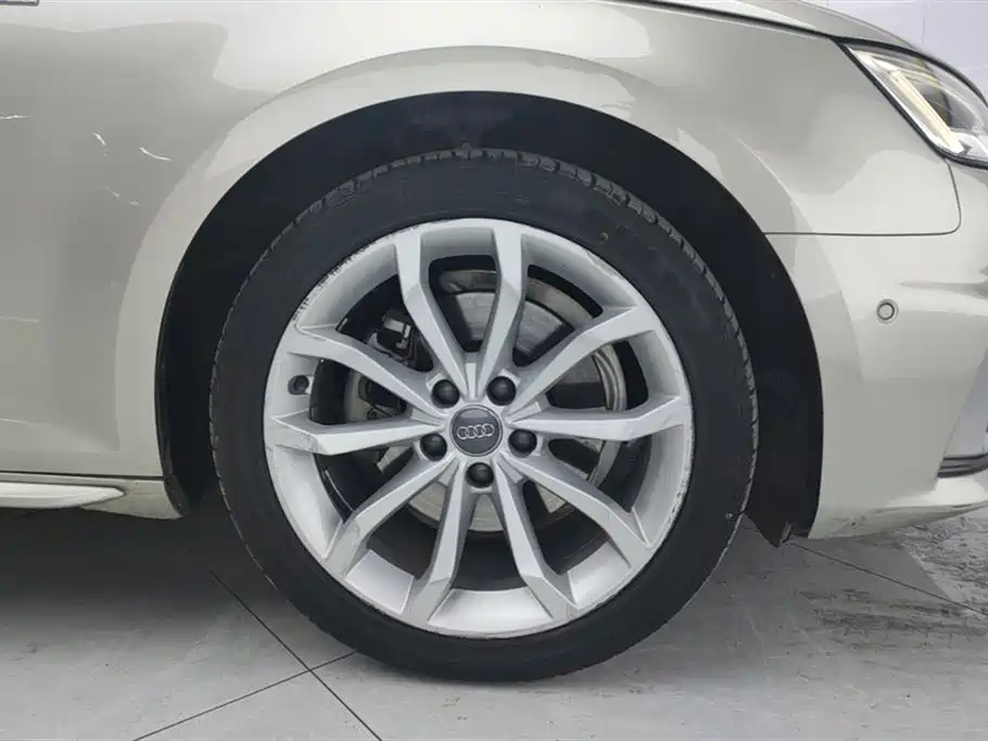 Audi A4L 2018 30th Anniversary Model 40 TFSI Fashion Model купить на сайте DeffCars